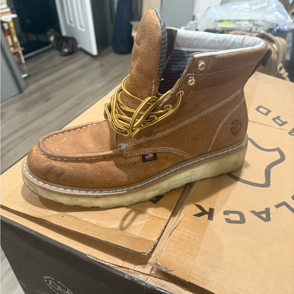 Active USA Tan Leather Boots with Yellow Laces